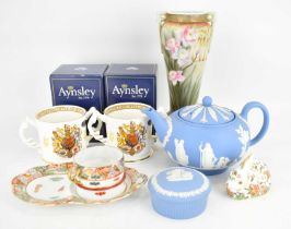 A collectors' lot of mixed ceramics comprising Royal Crown Derby, Meadow Rabbit, Collectors Guild