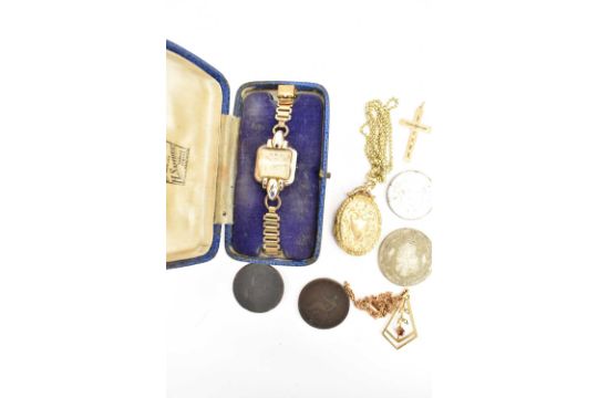 Mixed costume jewellery and collectibles comprising a 9ct gold cross necklace pendant, a 9ct gold - Image 3 of 3