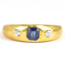 An 18ct gold ring set with flush fit cut square sapphire, flanked by rose cut diamond chips, size K,