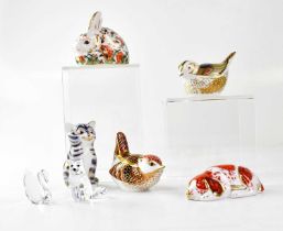 ROYAL CROWN DERBY; five gold stopper paperweights comprising a meadow rabbit, a seated cat, a