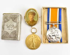 A pair of WWI War and Victory Medals, awarded to PTE. W. Bowcott Liverpool Regiment No.56281, one