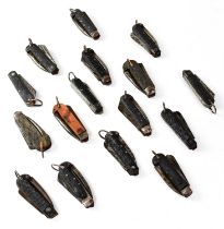 Sixteen military jack knives of various sizes (16).