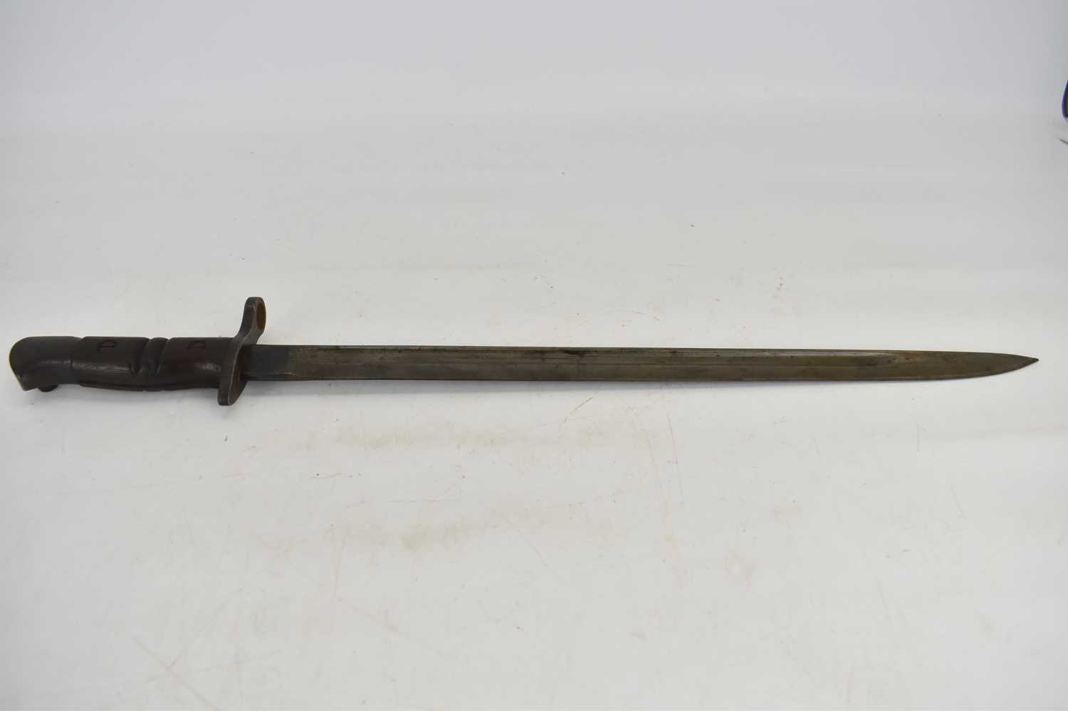 REMMINGTON; a WWI 1913 pattern bayonet, dated 16/2/1913, with relevant markings and leather - Image 12 of 12