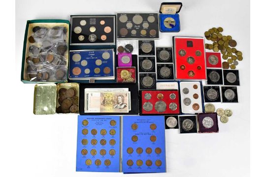 A collection of various coinage to include a 1975 US proof set, a Great Britain threepence brass - Image 3 of 3