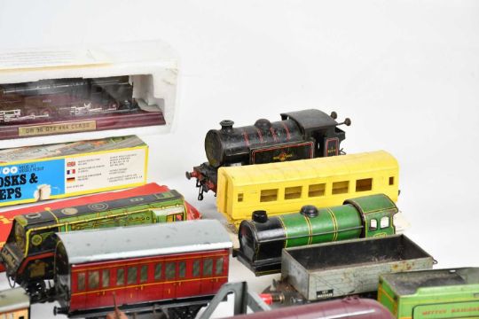 A collection of O gauage tinplate trains, mostly Hornby, with OO gauge rolling stock, buildings, - Image 2 of 6