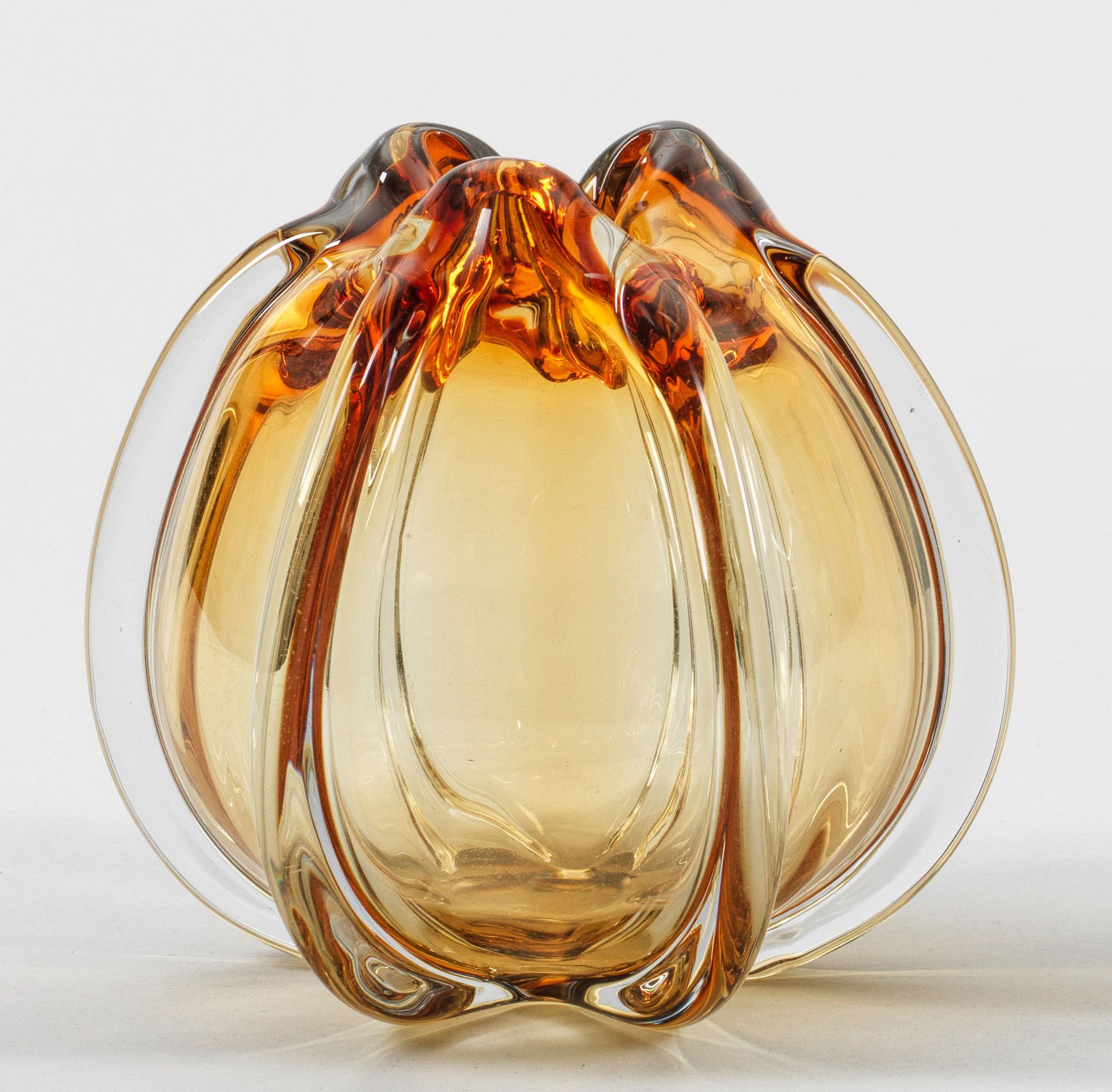 Moderne Murano-Vase in Fruchtform