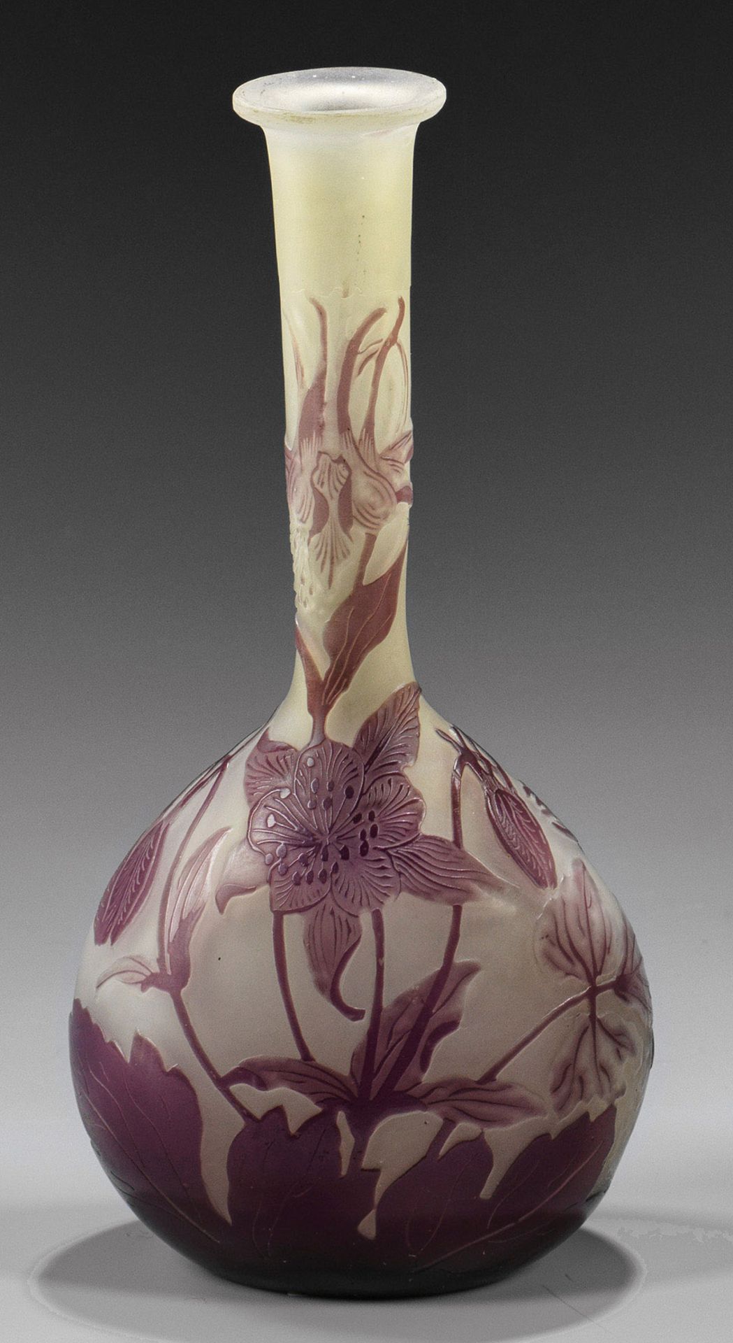 Solifleur-Vase mit Akelei-Dekor von Emile Gallé