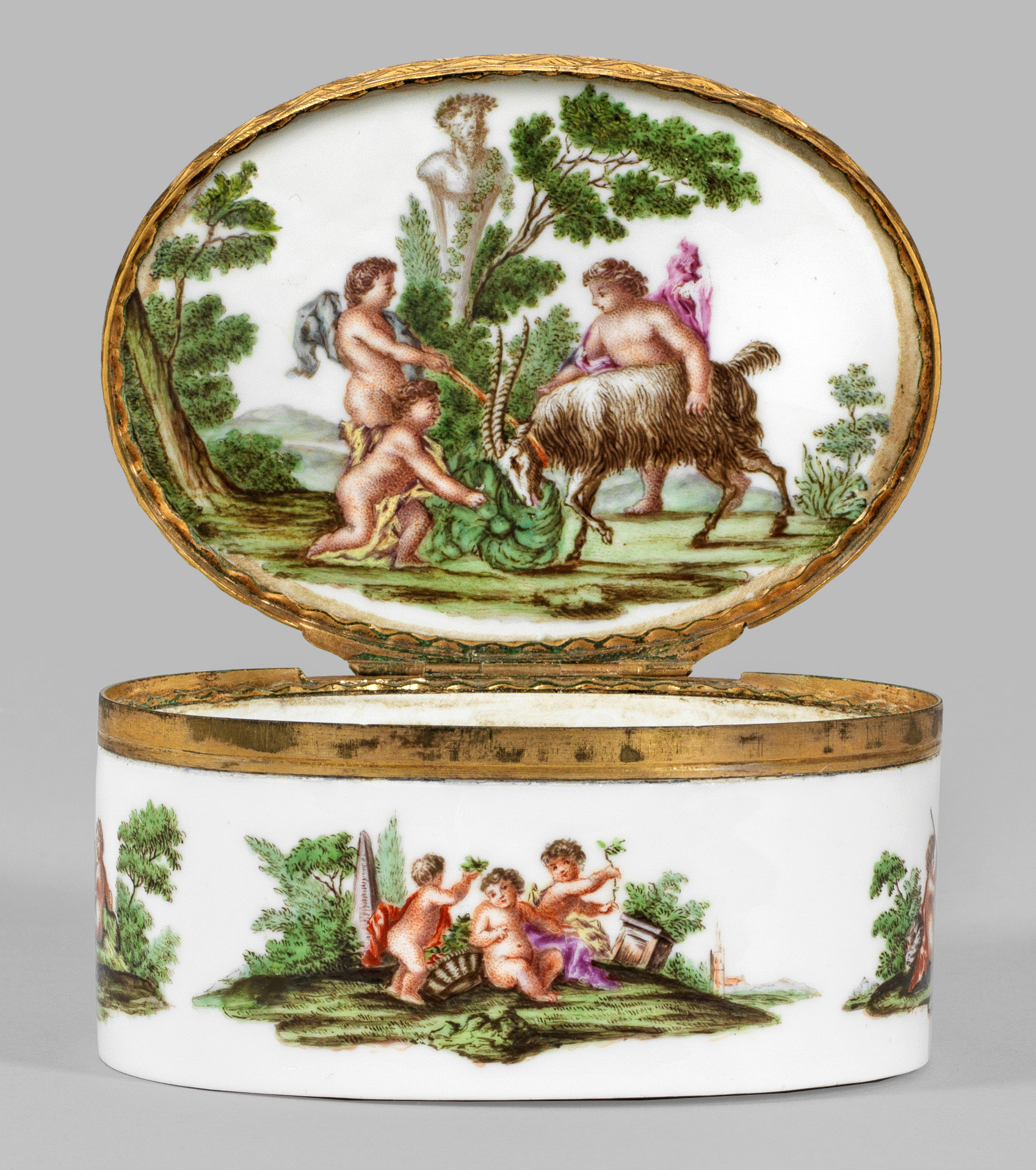 Meissen Rokoko-Tabatiere mit Amorettendekor