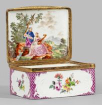 Meissen Tabatiere mit Blumen- und Watteaudekor