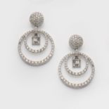Paar dekorative Diamant-Ohrringe