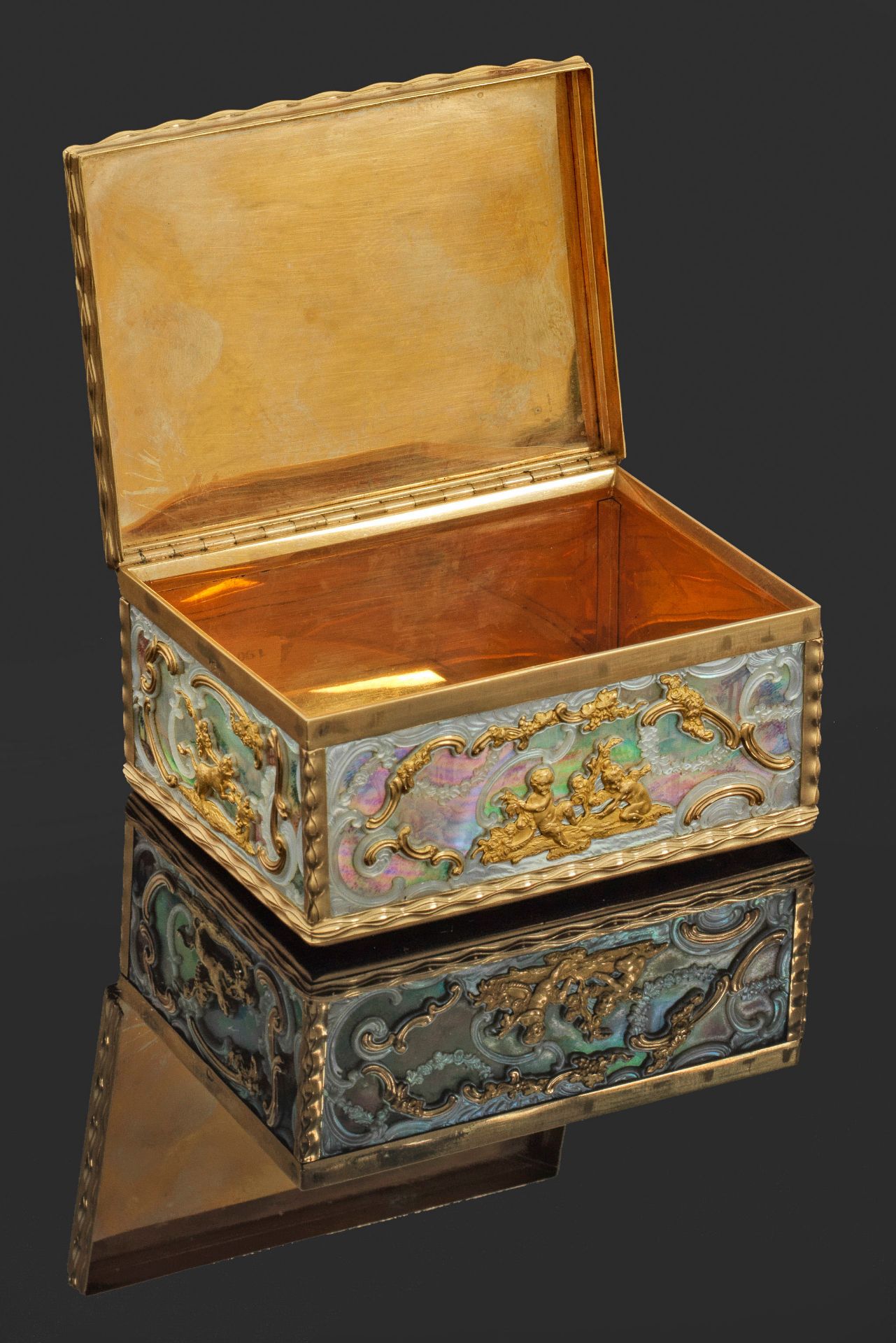 Museale Louis XV-Gold-Perlmutter-Tabatiere - Bild 4 aus 9