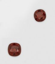 Paar Spessartin-Steine mit Entwurfszeichnung für Ohrringe