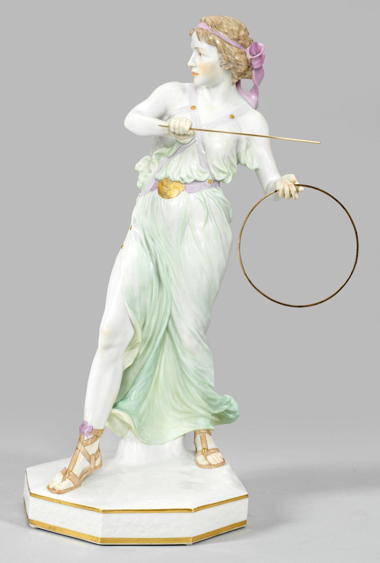 Jugendstil-Figur "Reifenwerferin" von Meissen