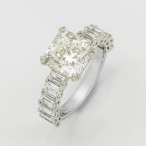 Juwelenring mit exquisitem Diamantsolitär