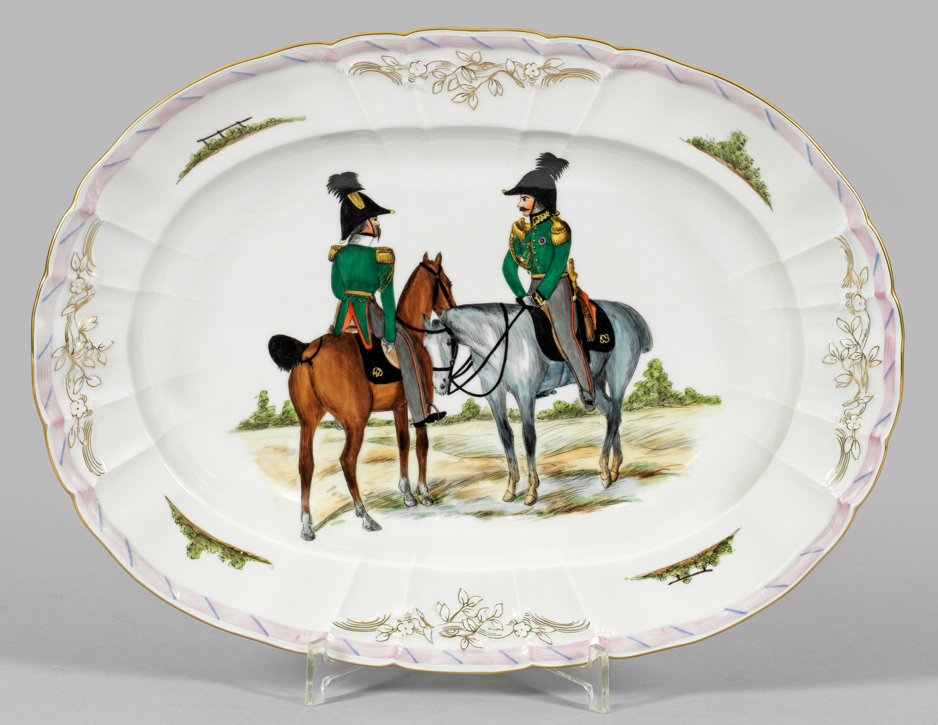 Ovale Platte mit Darstellung zweier berittener Soldaten