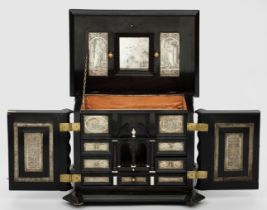 Barock-Kabinettkasten mit Silberfolien