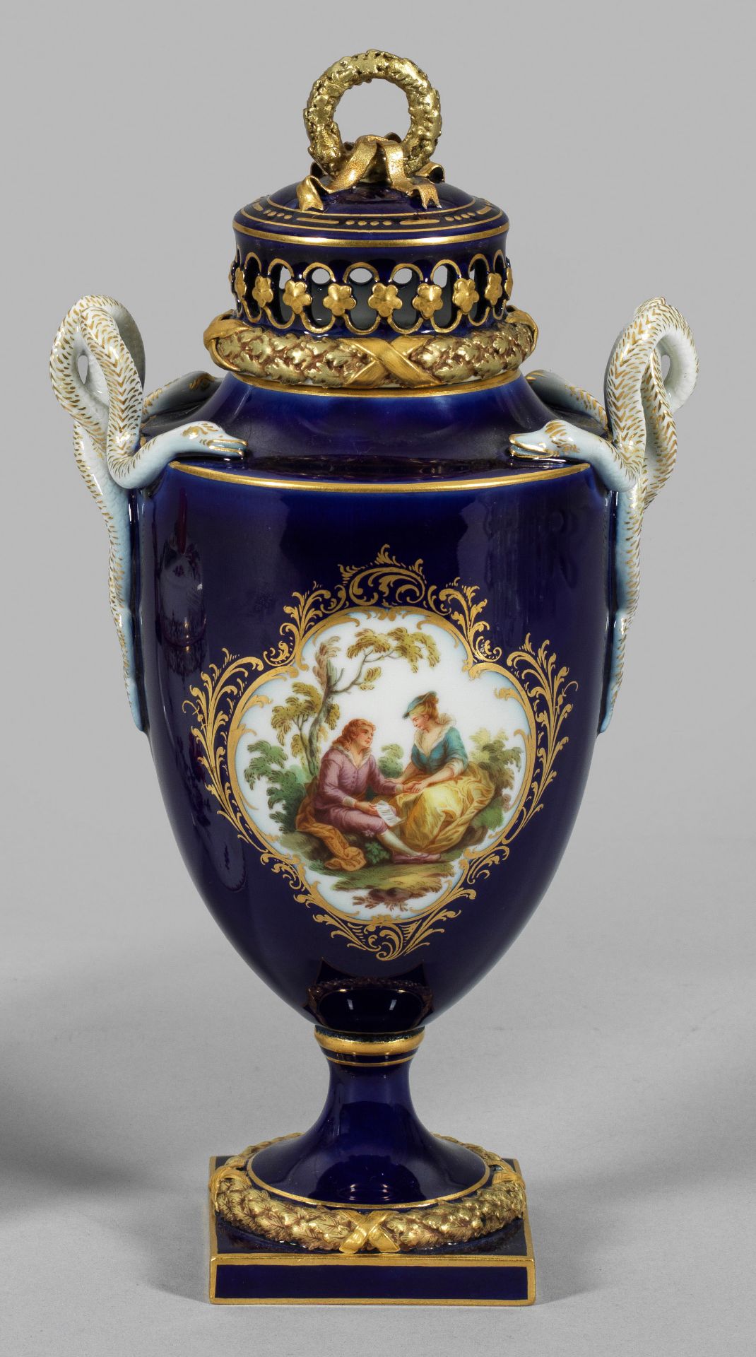 Meissen Potpourrivase mit Watteau- und Blumendekor