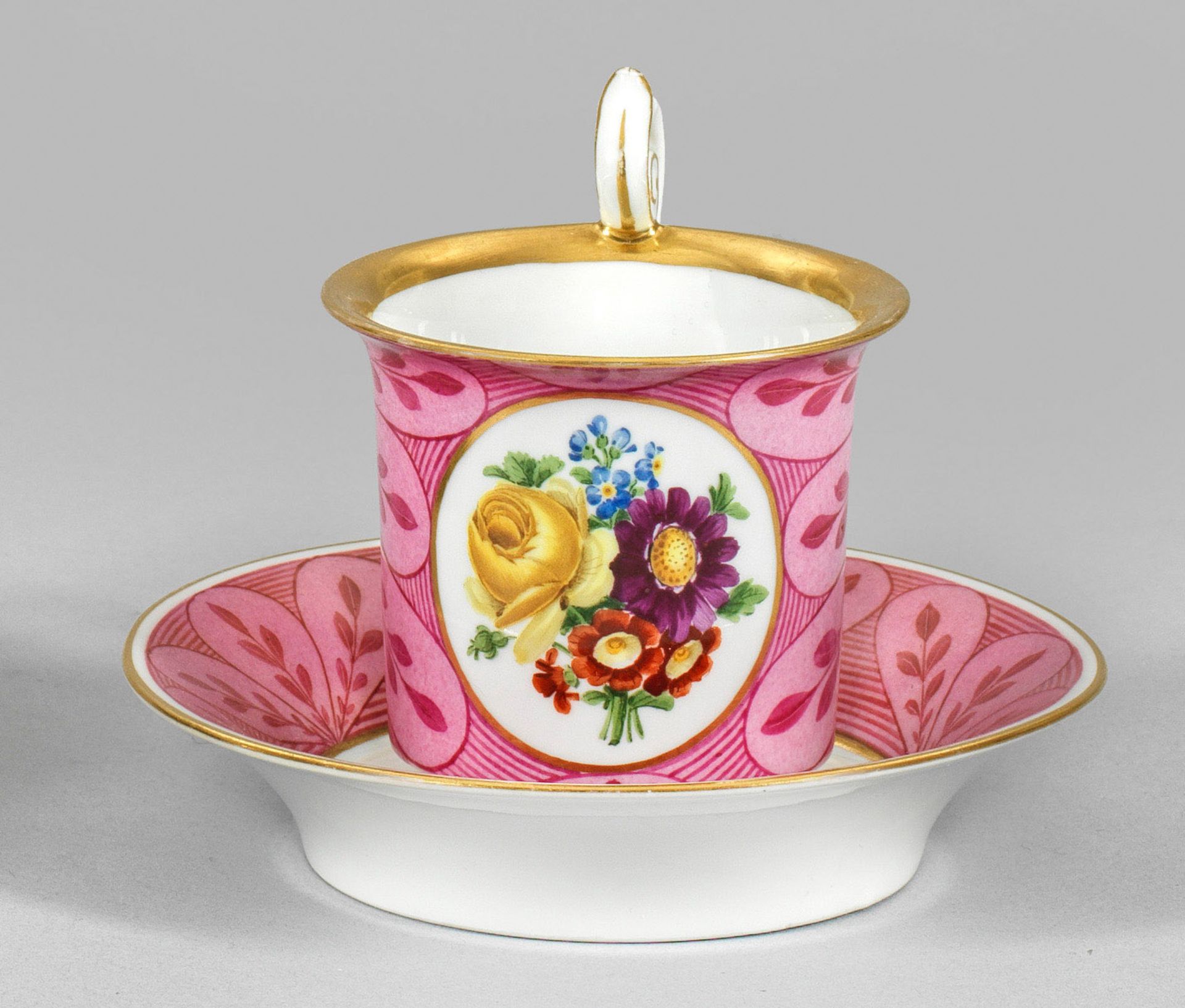 Biedermeier-Ziertasse mit Blumendekor