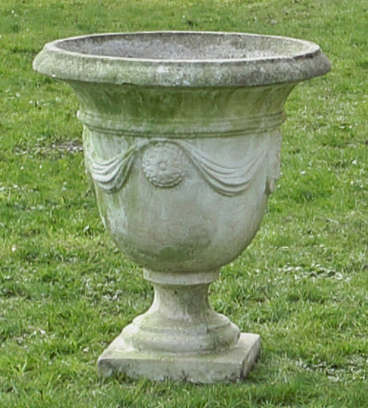 Große Gartenvase