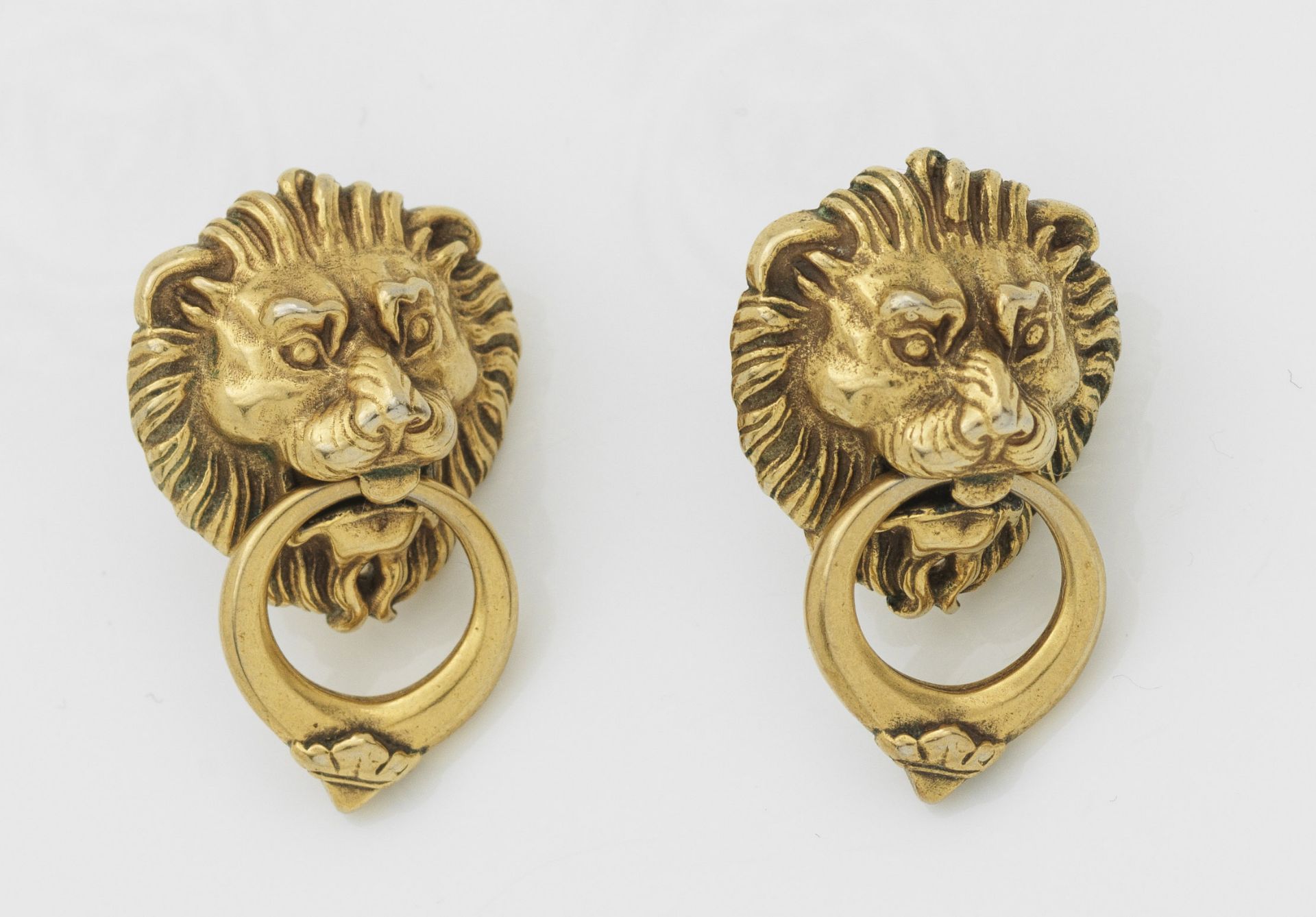 Paar dekorative Löwenkopf-Ohrringe von 1982