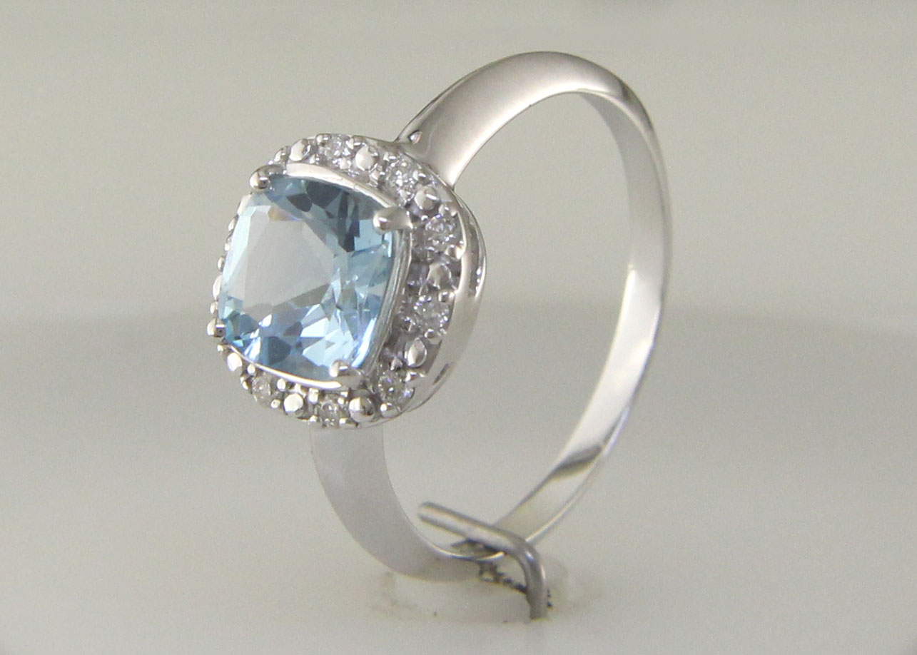 9ct White Gold Diamond And Blue Topaz Ring (BT1.79) 0.10 Carats - Valued By GIE £1,920.00 - A - Image 7 of 10