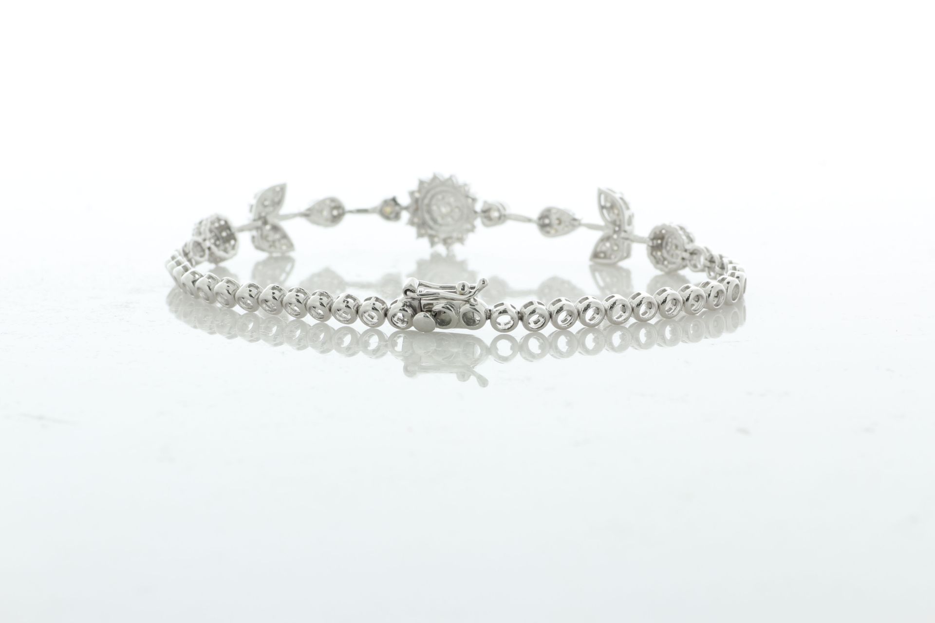 18ct White Gold Ladies Dress Diamond Bracelet 7 Inch 2.00 Carats - Image 4 of 5