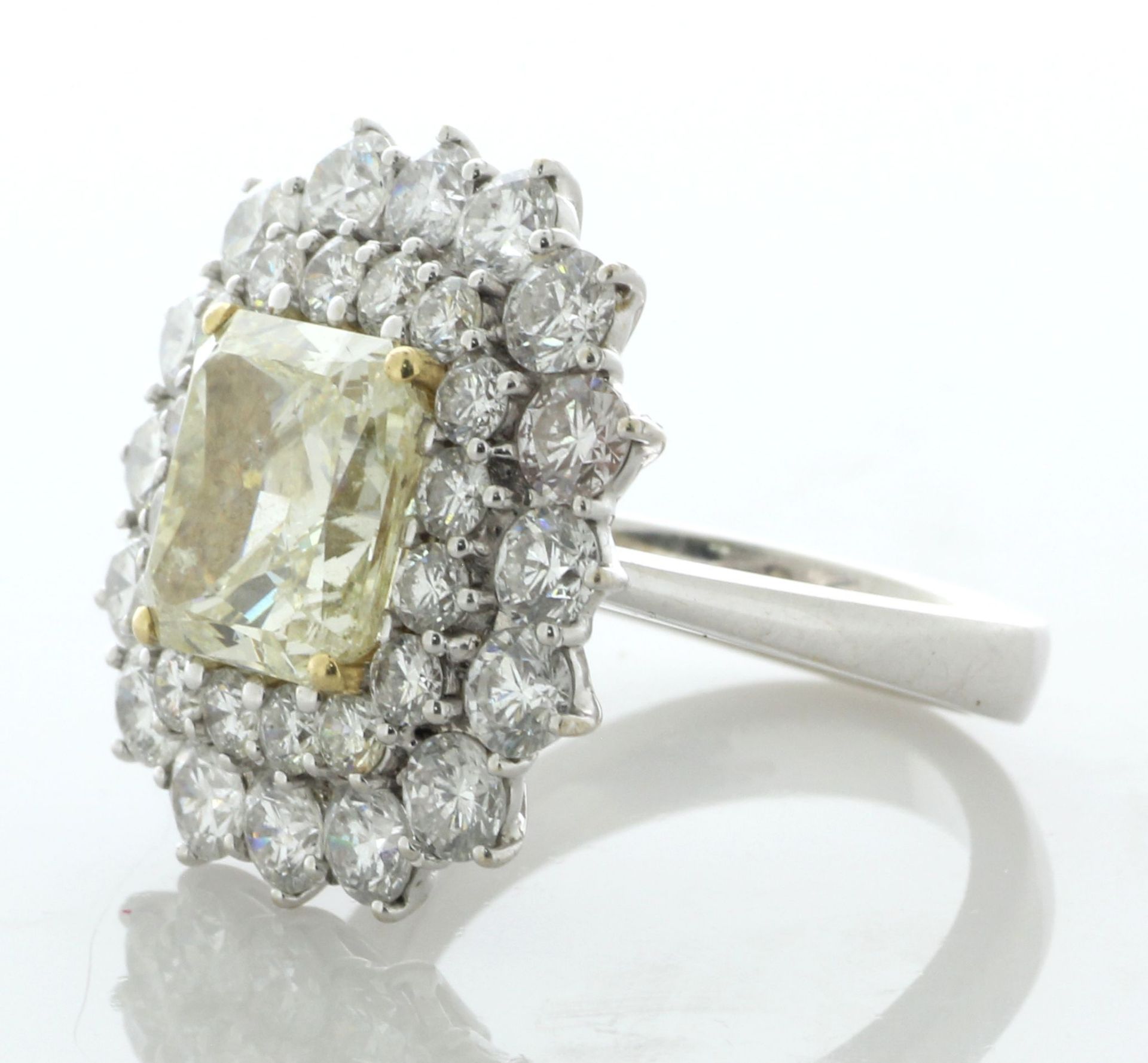 18ct White Gold Radiant Cut Fancy Cluster Diamond Ring (4.58) 2.88 Carats - Image 3 of 8
