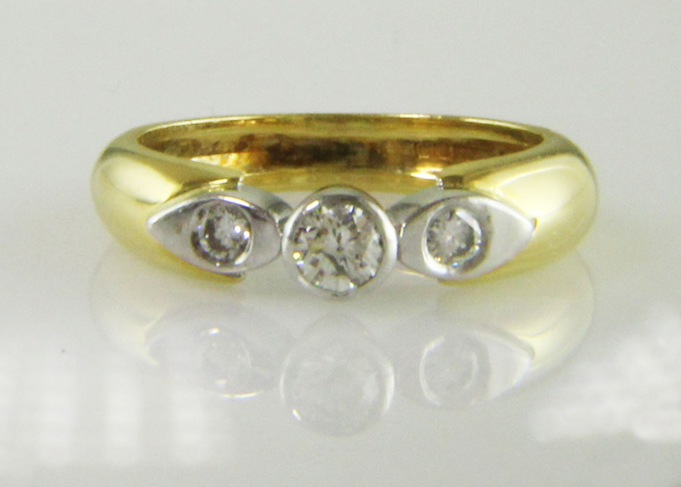 18ct Stone Set Shoulder Diamond Ring 0.41 Carats - Image 6 of 8