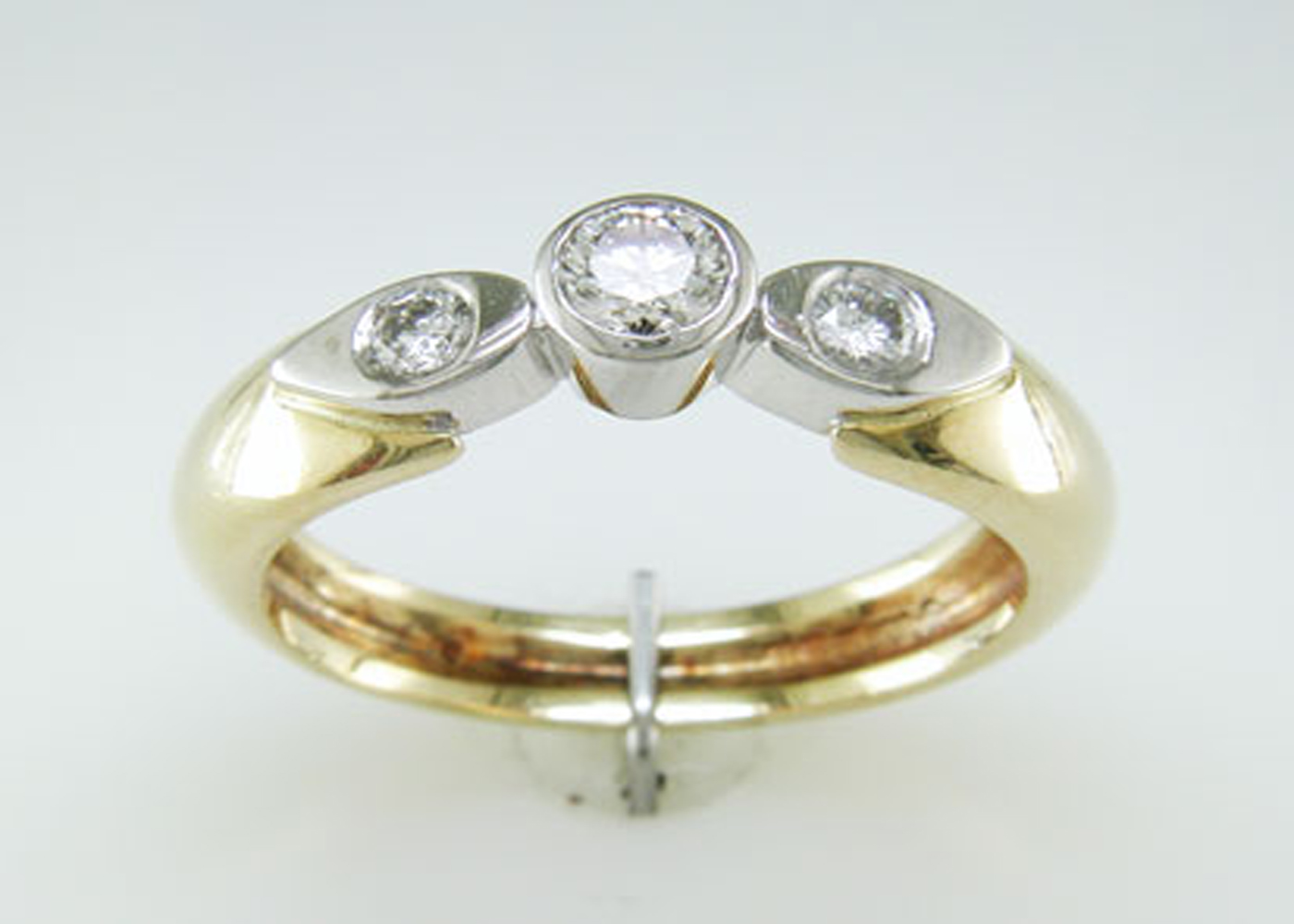 18ct Stone Set Shoulder Diamond Ring 0.41 Carats - Image 7 of 8