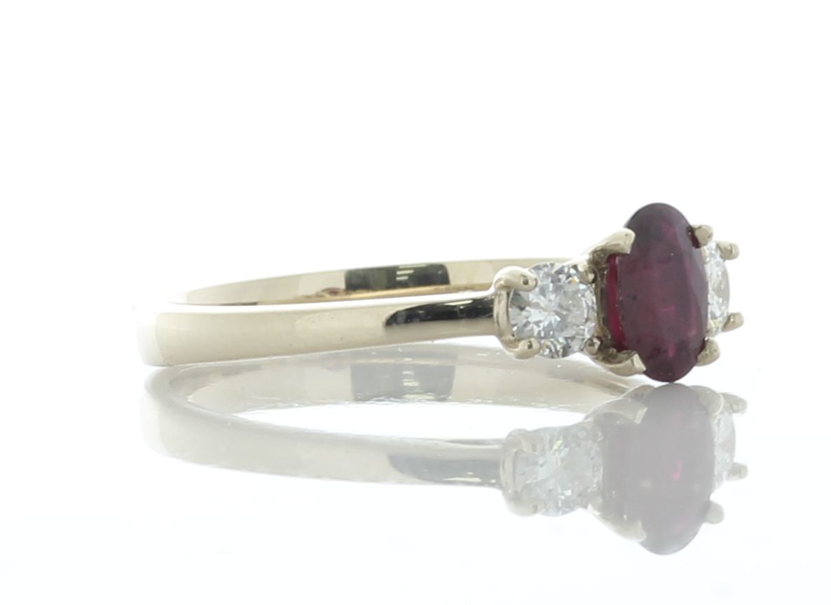 18ct Yellow Gold Three Stone Oval Cut Diamond And Ruby Ring (R0.51) 0.26 Carats - Image 2 of 6