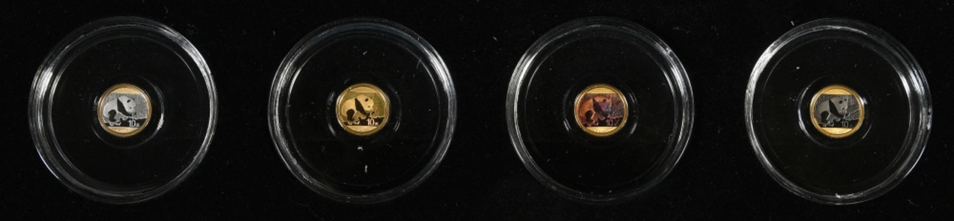 Münzen, 4 Stück - Goldmünzen "Gold Investment Panda Prestige Set 2016"