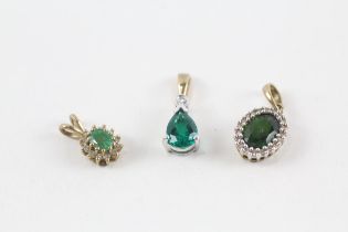 3x 9ct gold emerald, diamond, diopside & synthetic emerald pendants (3.3g)