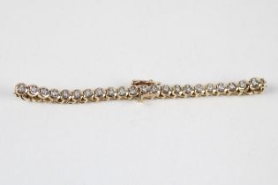 9ct gold diamond bracelet (7.5g)