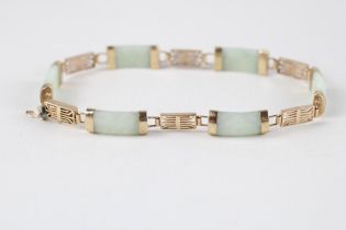 9ct gold jade bracelet (8.8g)