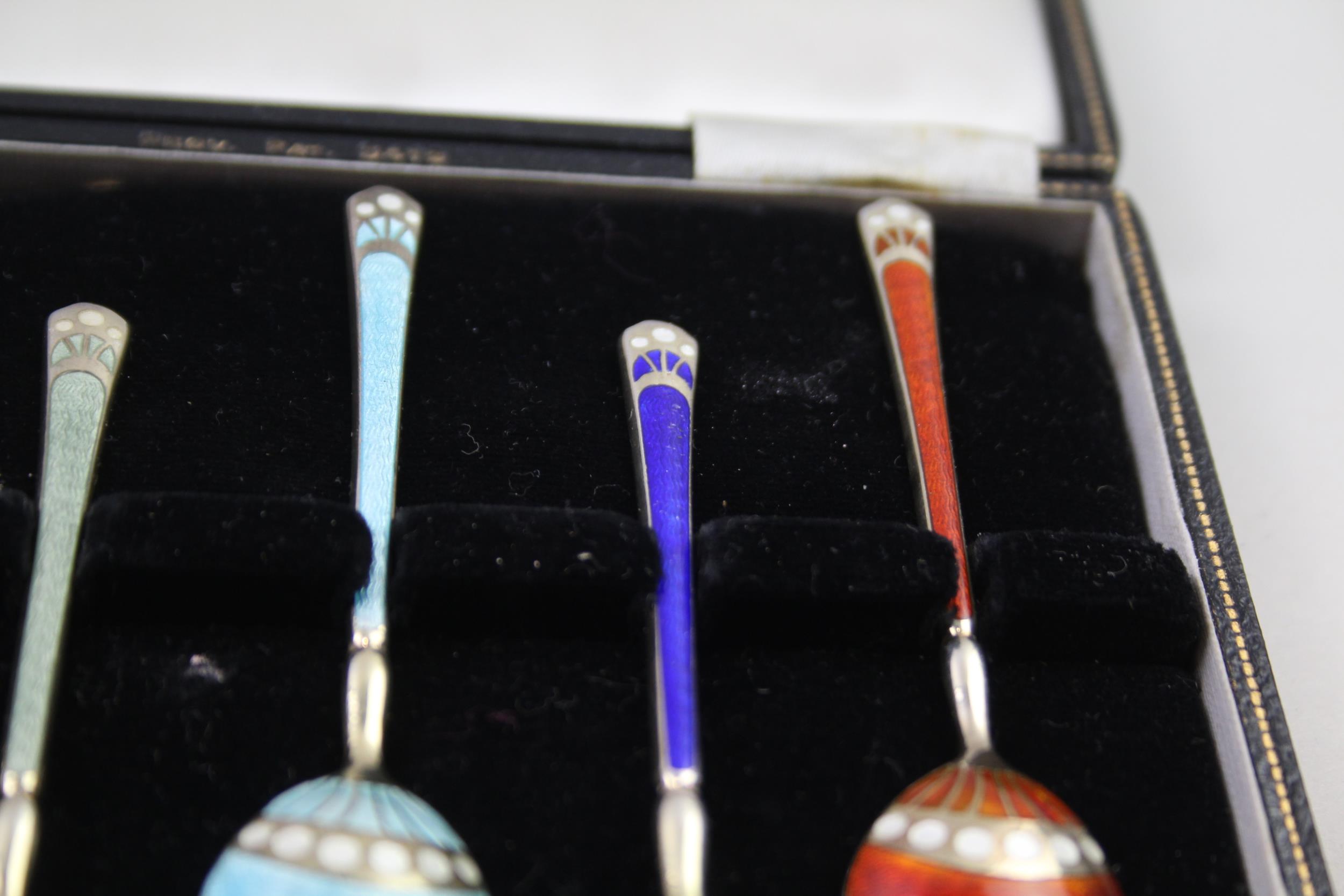 6 x Vintage 1956 Birmingham Sterling Silver Guilloche Enamel Spoons (69g) // w/ Fitted Case - Image 5 of 5