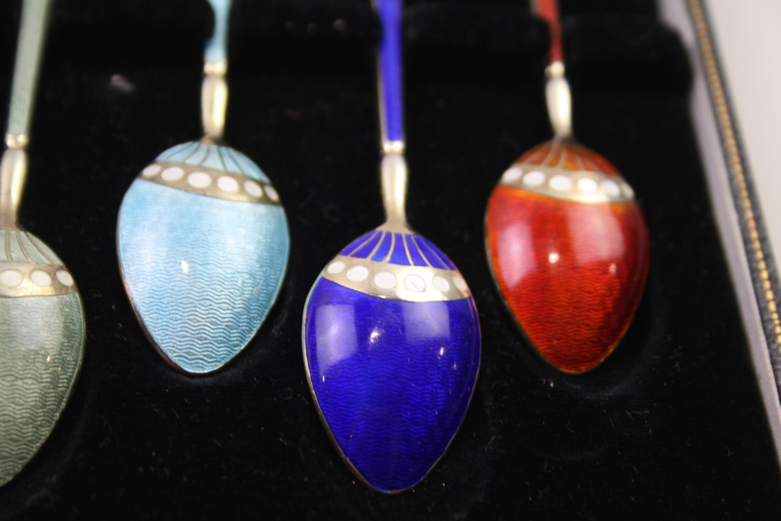 6 x Vintage 1956 Birmingham Sterling Silver Guilloche Enamel Spoons (69g) // w/ Fitted Case - Image 4 of 5