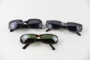 Collection of Designer Sunglasses Inc Gucci Etc x 4 // Items are in previously owned condition Signs