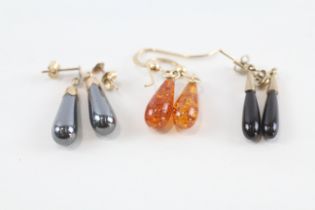 3x 9ct gold onyx, amber & hematite drop earrings (5.5g)