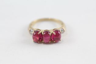 9ct gold pink gemstone & diamond three stone ring (2.9g) Size O