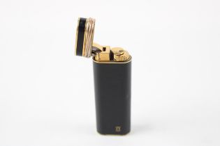 CARTIER Black Lacquer & Gold Plated Cigarette Lighter - 97183P // In previously owned condition