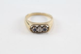 9ct gold sapphire & diamond three stone ring (2.3g) Size P