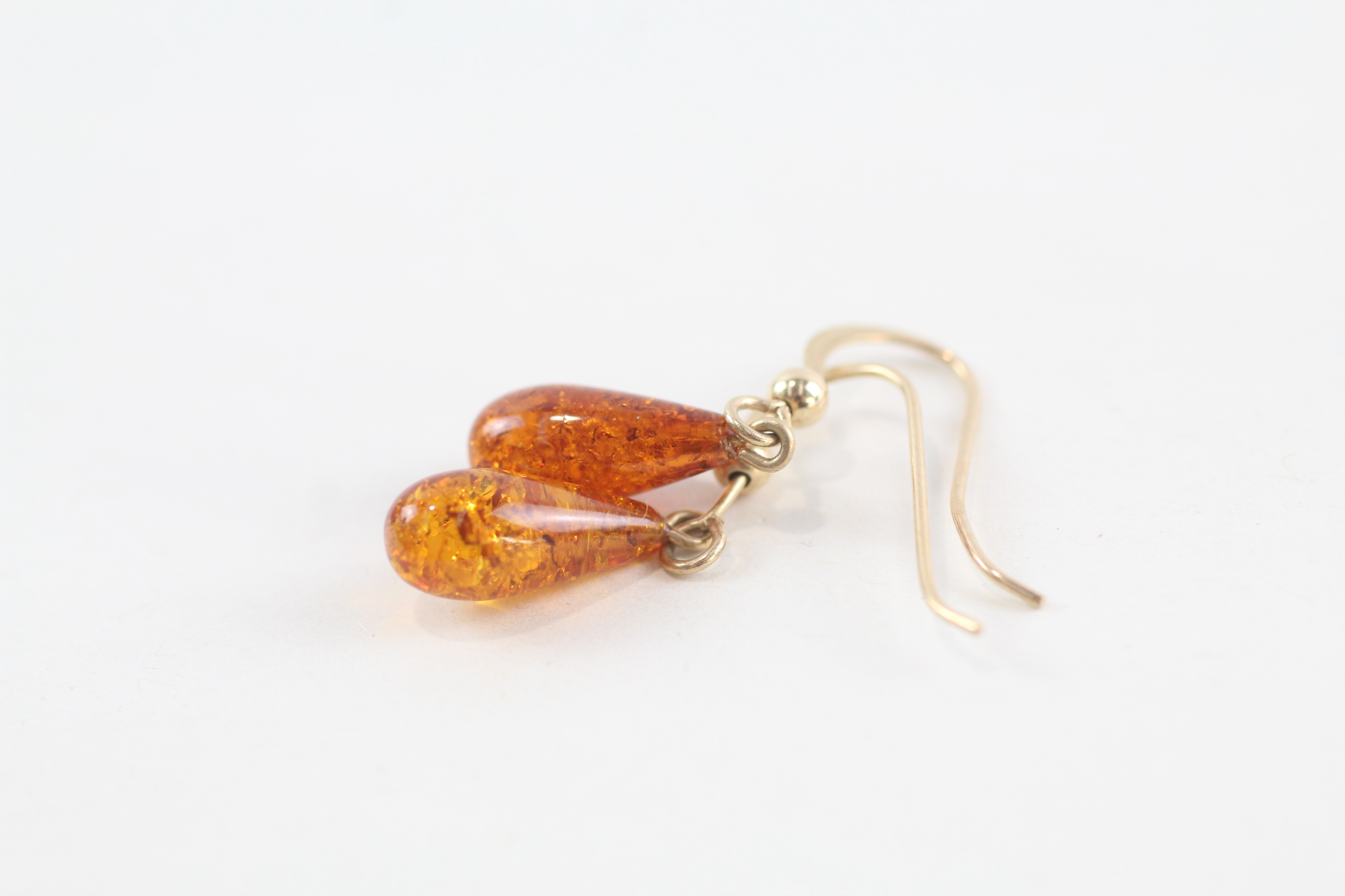 3x 9ct gold onyx, amber & hematite drop earrings (5.5g) - Image 3 of 4