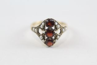 9ct gold garnet & seed pearl dress ring (2.8g) Size O