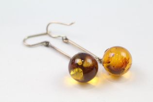 9ct gold amber drop earring (6.2g)