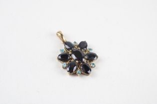 9ct gold sapphire & blue topaz cluster pendant (3g)