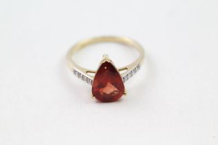 9ct gold red & white gemstone dress ring (2.4g) Size P 1/2