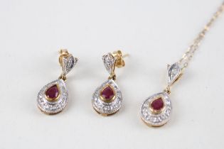 2x 9ct gold red gemstone & diamond necklace & earrings (4.7g)