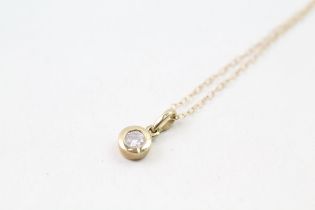 9ct gold diamond solitaire pendant & chain (1g)