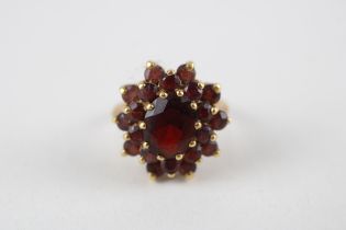 9ct gold garnet dress ring (4.7g) Size J 1/2