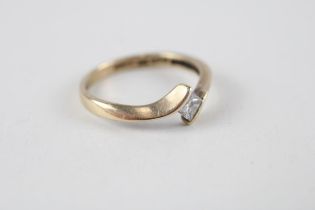 9ct gold diamond ring (1.7g) Size P
